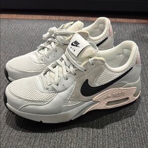 Nike Air Max White and Black Sneakers with Air Max Cushioning - gently worn!